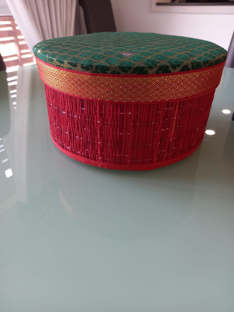 round Kora grass gifting box
